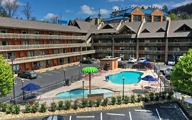 Crossroads Inn & Suites